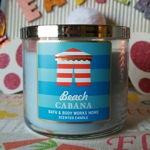 BATH AND BODY WORKS 3 WICK CANDLE.